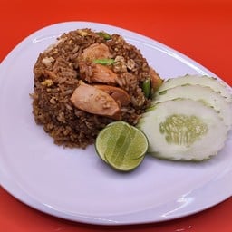 ข้าวผัดไส้กรอกไก่หนังกรอบ