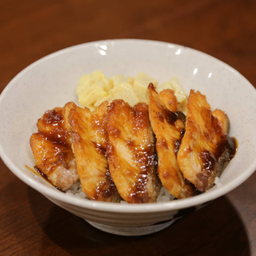 ข้าวหน้าแซลมอนย่าง