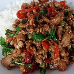 ข้าวกะเพราเครื่องในเป็ด
