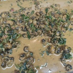 ข้าวไข่ข้นแกงคั่วหอยขม