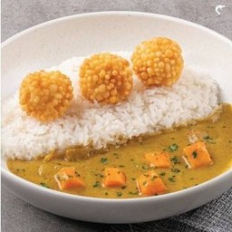 ข้าวแกงกะหรี่กุ้งบอล