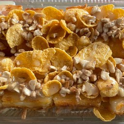 ขนมปังปิ้งเนยนม คอนเฟลก+เม็ดมะม่วง ใหญ่ 2 ชิ้น