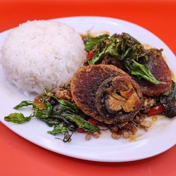 กะเพราไข่เยี่ยวม้า