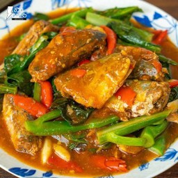 คะน้าปลากระป๋อง (กับข้าว)