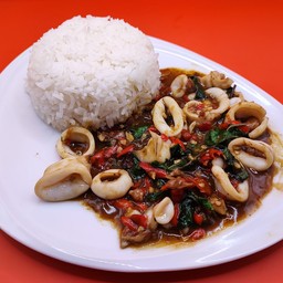 กะเพราปลาหมึก