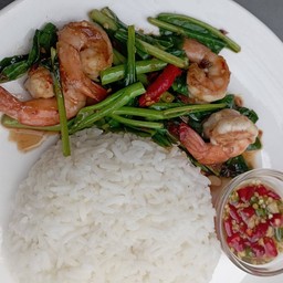 ผัดคะน้ากุ้งไซส์40-4ตัวราดข้าว