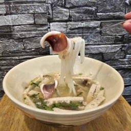 ก๋วยจั๊บญวนหมูยอ + ปลาหมึก