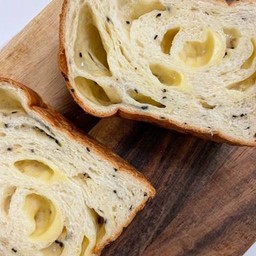 Cheddar cheese bread