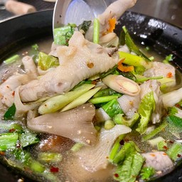 ต้มแซ่บตีนไก่