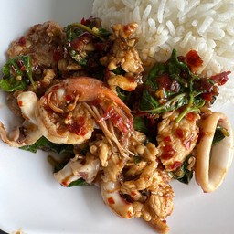 พริกแกงรวมมิตร (หมู,ไก่,หมึก,กุ้ง)