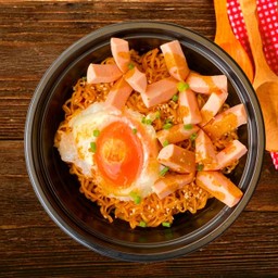 มาม่าเกาหลี ไส้กรอก ไข่ออนเซ็น