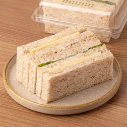 แซนด์วิชโฮลวีตกับทูน่าชีส