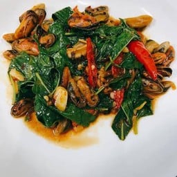 ข้าวราดหอยแมลงภู่ผัดพริกเผา