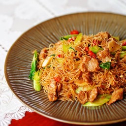 หมี่ขาวคะน้า