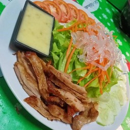 สลัดหมูย่างเชย