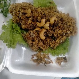 ยำปลาดุกฟู