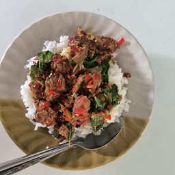 กะเพราหมูตุ๋น