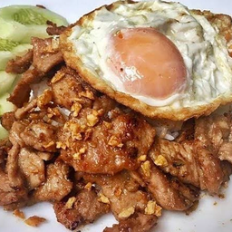 ข้าวหมูกระเทียมสองสหาย(ฟรีไข่ดาว)