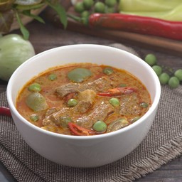 แกงเนื้อมะเขือพวง