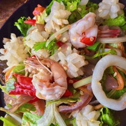 ยำวุ้นเส้นรวมทะเล (หมึก-กุ้ง)