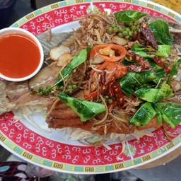 ปลากะพงทอดสมุนไพร