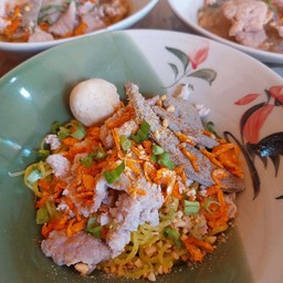 บะหมี่เหลืองโบราณ น้ำใส (หมู)