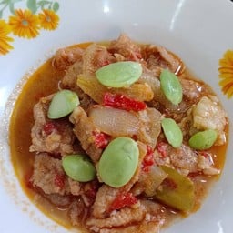 หมูผัดกะปิใส่สะตอ