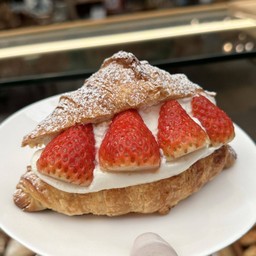 STRAWBERRY SHORT CAKE