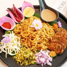 ข้าวซอยแห้งไส้อั่ว 