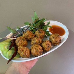 ลาบไก่ทอด