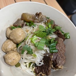 ก๋วยเตี๋ยวเนื้อตุ๋น สูตรโบราณ แม่ลัดดา