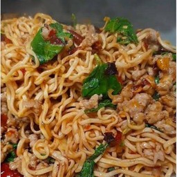 มาม่าผัดกระเพรา