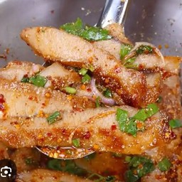 ข้าวน้ำตกคอหมูย่าง