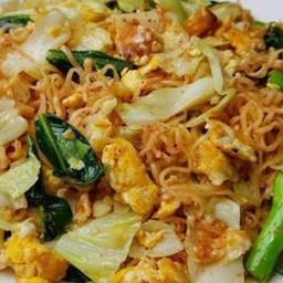 มาม่าผัดใข่