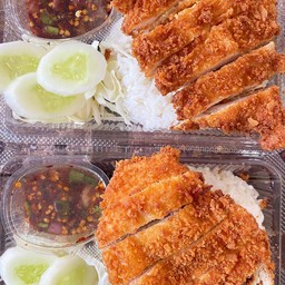 ข้าวไก่กรอบ น้ำจิ้มแจ่วมะขาม