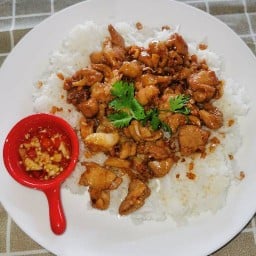 ร้านกะเพราแซ่บข้าวหอม ส้มตำรสเด็ด (โรงสีกังสดาล)
