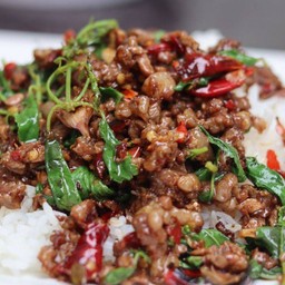 ข้าวผัดกะเพราเนื้อสับ
