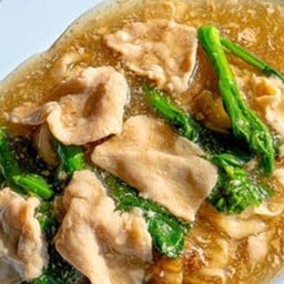 ราดหน้าหมูหมัก