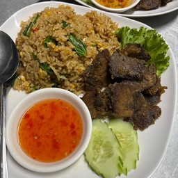 ข้าวผัดเนื้อทอด