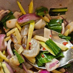 ยำมะม่วงกุ้งสด