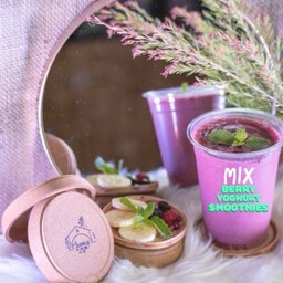 สมูทตี้ มิกซ์เบอรี่โยเกิร์ต [ Smoothies Mix Berry Yoghurt ]