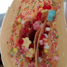 สตอเบอรี่+สายรุ้ง+เยลลี่แดง+มาชเมลโล่