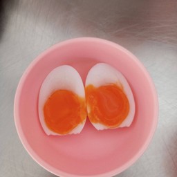 ไข่ยางมะตูม