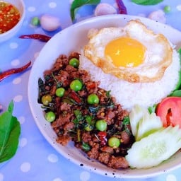 ข้าวพริกแกงใบยี่หร่า เนื้อสับ