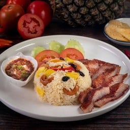 ข้าวผัดสับปะรดดอหมูย่าง