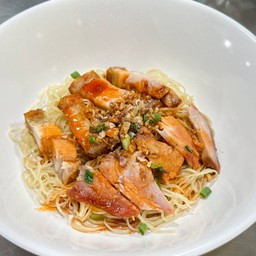 บะหมี่แห้งรวมแดงกรอบ