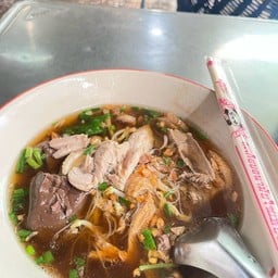 เจ๊ฉ่าย ก๋วยเตี๋ยวเป็ดแปลงนาม