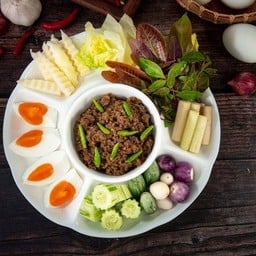 น้ำพริกมะขาม+ ไข่เค็ม พร้อมผักสด (ตามฤดูกาล)