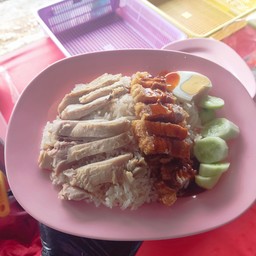 ข้าวมันไก่ + หมูกรอบ ธรรมดา