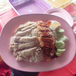 ข้าวมันไก่ + หมูกรอบ พิเศษ